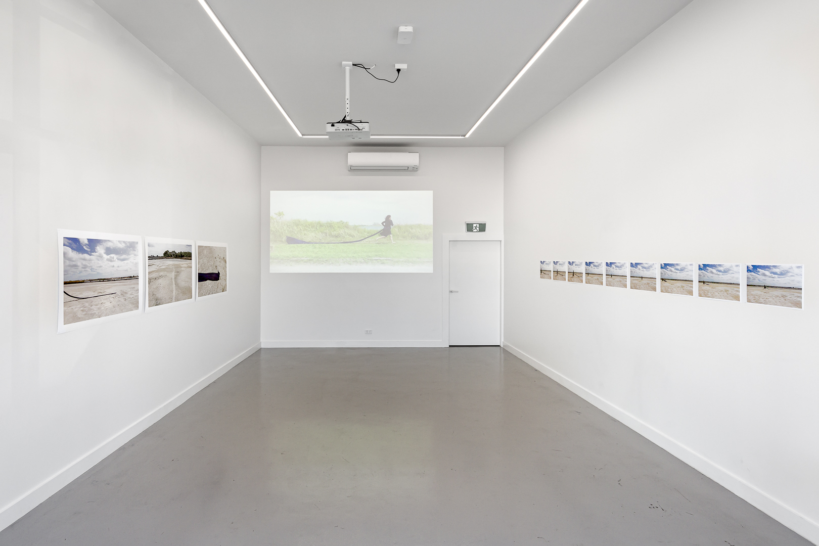 MOVING FREELY installation view